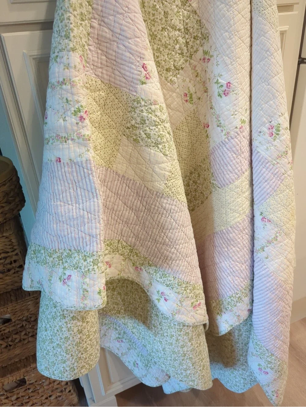 Shabby Chic Quilt Patchwork Scalloped Roses Floral Cottage Core Cotton 82x82”